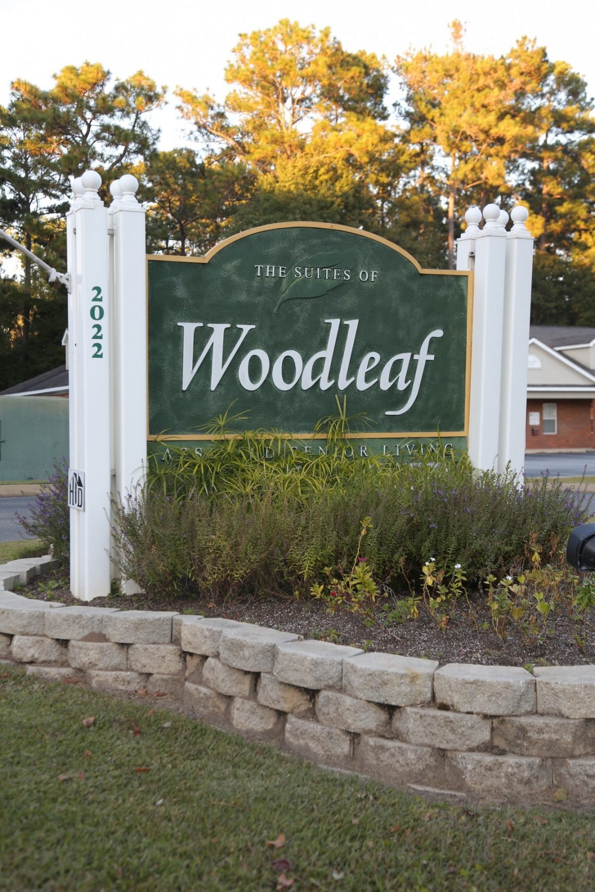 The front sign for Woodleaf Senior Care in Thomasville, GA