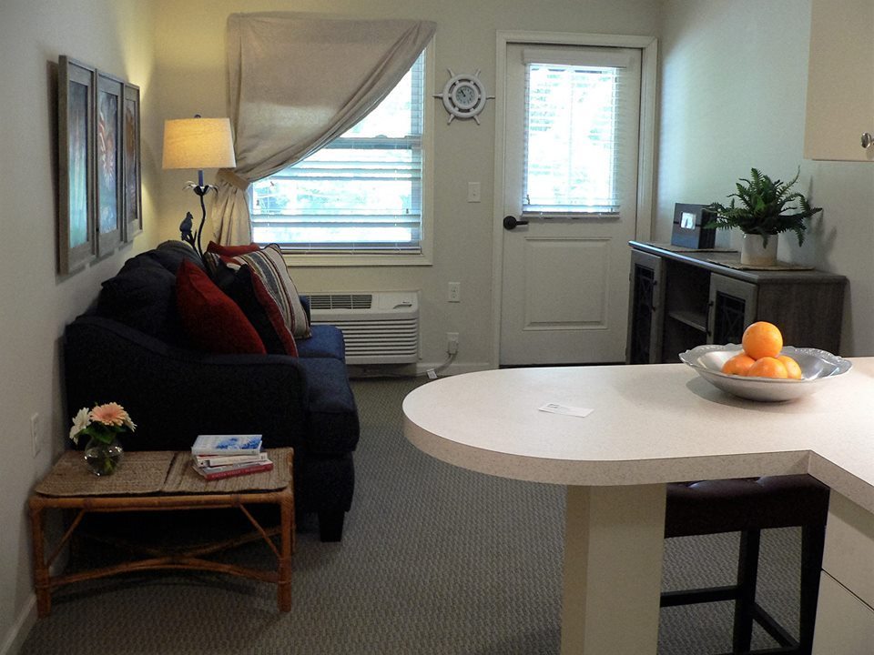 Lakes-Crossing-Room-3